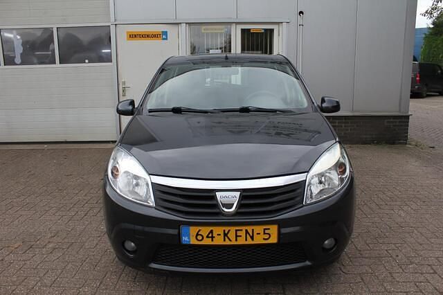 Grijs Gebruikt 2009 Dacia Sandero Lauréate Hatchback | € 2.450 (Goede deal) - Afbeelding 1/3