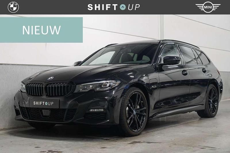 Zwart Gebruikt 2021 BMW 330e M Sport Stationwagen | € 37.940 (Eerlijke prijs) - Afbeelding 1/3
