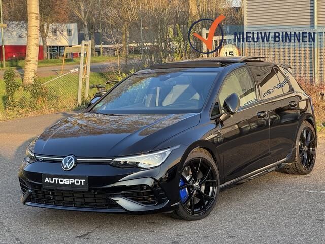 Zwart Gebruikt 2021 VW Golf VIII Hatchback | € 46.950 (Iets duurder) - Afbeelding 1/4
