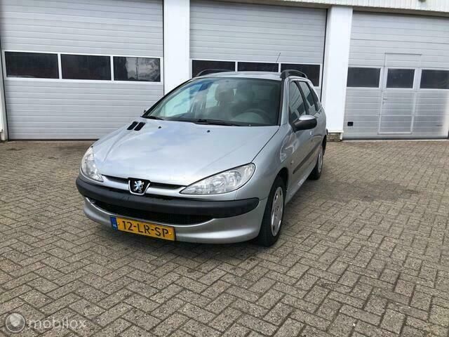 Grijs Gebruikt 2003 Peugeot 206 Stationwagen | € 450 - Afbeelding 1/4