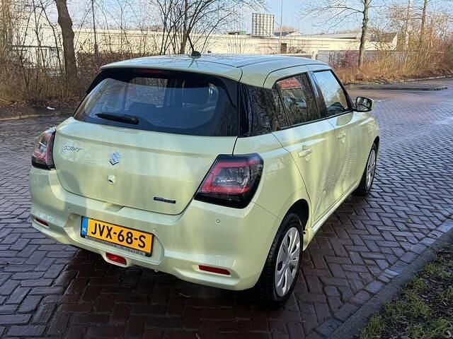 Occasion Suzuki Swift Comfort 83 PK (61 kW) 2024 Geel (metallic) Hatchback