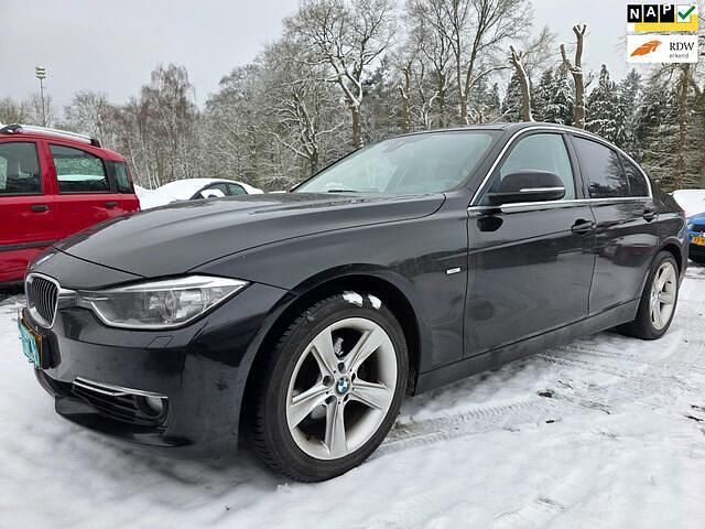 Zwart Occasion 2013 BMW 320 Executive Sedan | € 9.950 (Goede deal) - Afbeelding 1/4