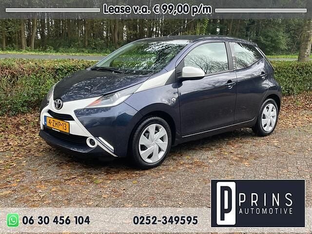 Blauw Gebruikt 2015 Toyota Aygo X-play Hatchback | € 6.950 (Eerlijke prijs) - Afbeelding 1/4