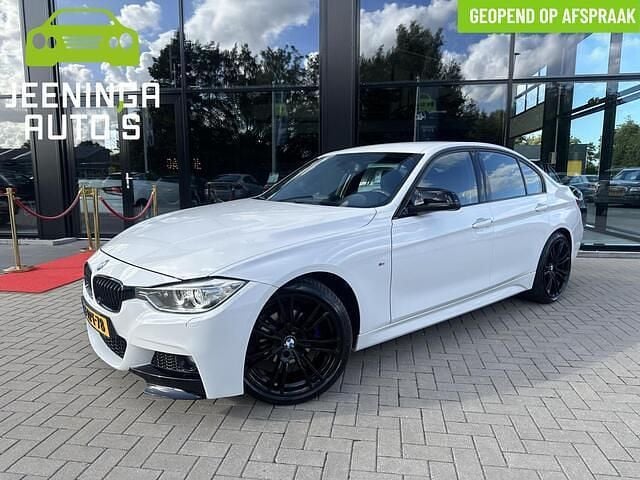 Wit Gebruikt 2015 BMW 316 Sport Line Sedan | € 15.495 (Eerlijke prijs) - Afbeelding 1/4
