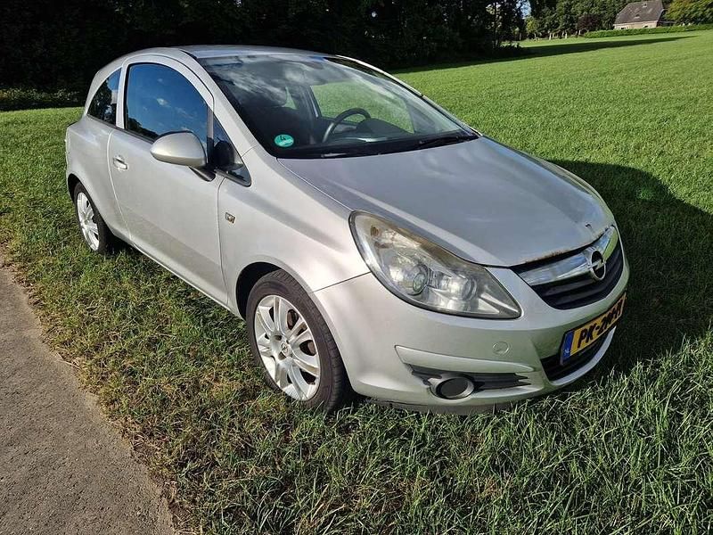 Zilver Gebruikt 2009 Opel Corsa Sport Hatchback | € 750 (Super prijs) - Afbeelding 1/4