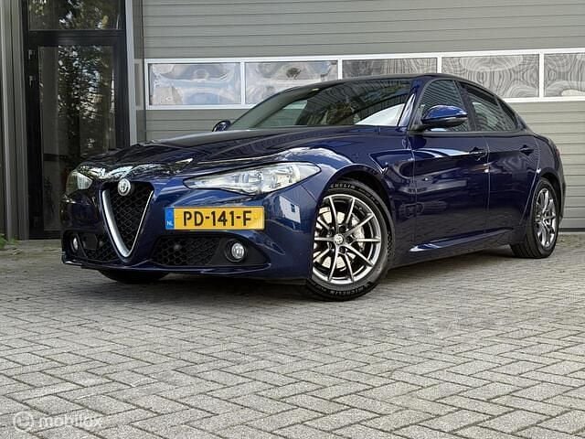 Blauw Gebruikt 2017 Alfa Romeo Giulia Super Sedan | € 20.450 (Eerlijke prijs) - Afbeelding 1/4