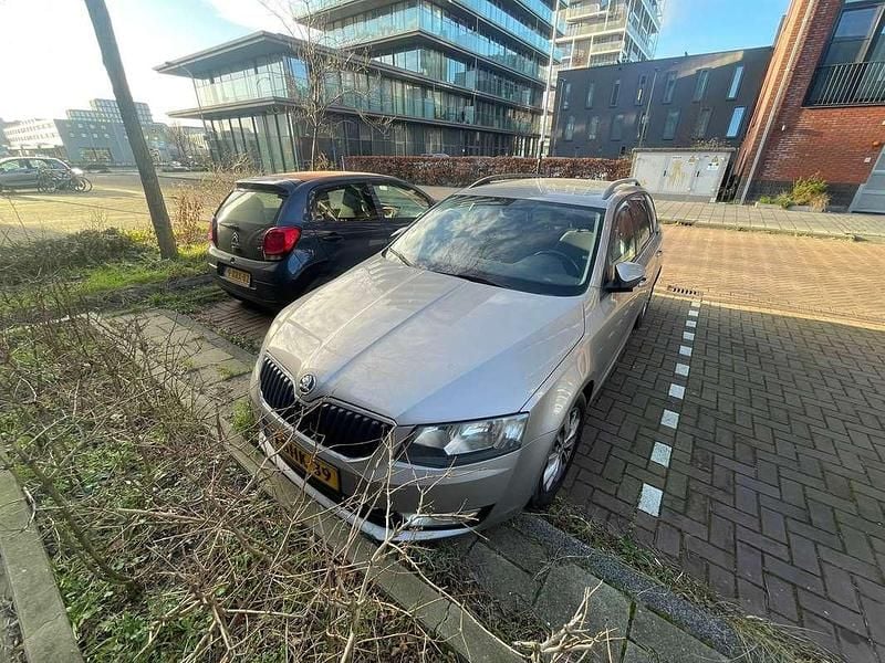 Zilver Gebruikt 2013 Skoda Octavia Stationwagen | € 7.000 (Goede deal) - Afbeelding 1/4
