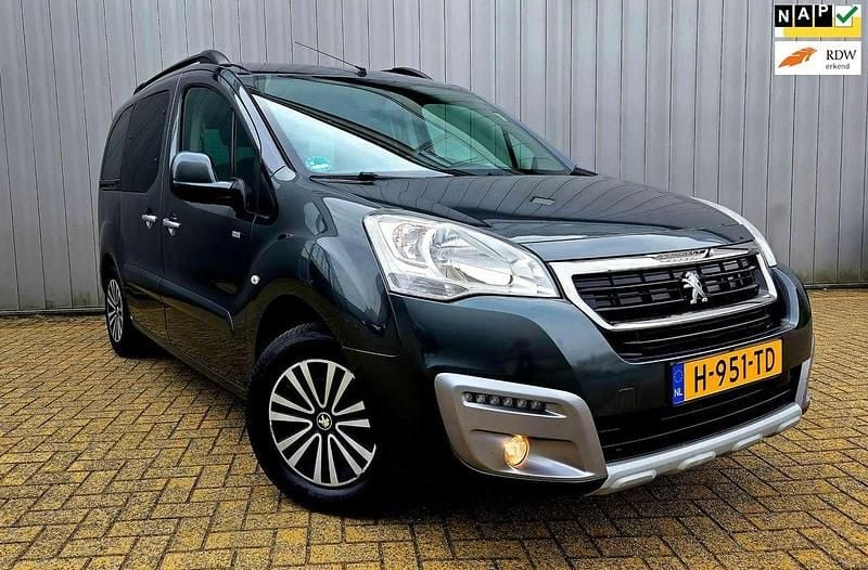 Grijs, metallic lak Gebruikt 2017 Peugeot Partner Tepee Active MPV | € 9.950 (Eerlijke prijs) - Afbeelding 1/4