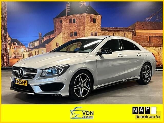 Grijs Gebruikt 2014 Mercedes CLA180 Edition 1 Sedan | € 15.950 (Eerlijke prijs) - Afbeelding 1/4