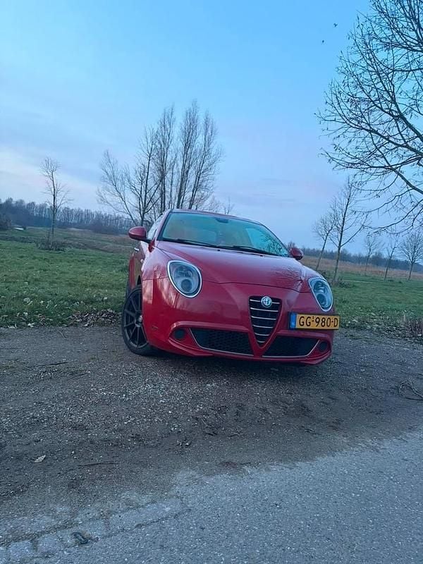 Rood Gebruikt 2009 Alfa Romeo MiTo Distinctive Hatchback | € 3.800 (Iets duurder) - Afbeelding 1/4