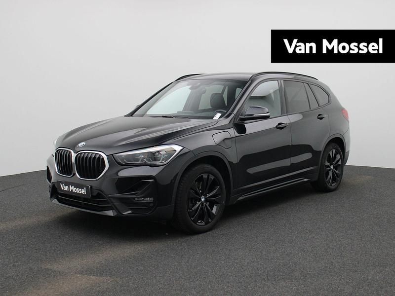 Zwart Gebruikt 2021 BMW X1 Executive SUV | € 24.900 (Eerlijke prijs) - Afbeelding 1/4