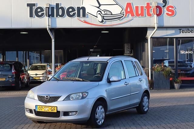 Grijs Occasion 2003 Mazda 2 Exclusive MPV | € 1.185 (Eerlijke prijs) - Afbeelding 1/4