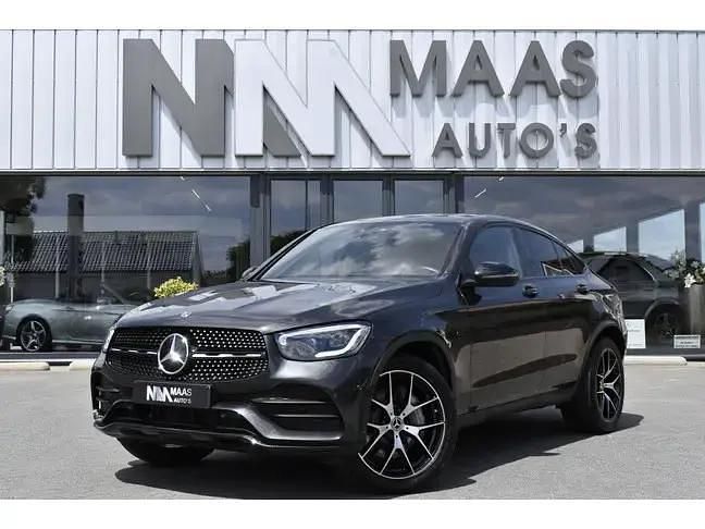 Grijs Gebruikt 2020 Mercedes GLC300e Business Coupé | € 49.950 (Iets duurder) - Afbeelding 1/4
