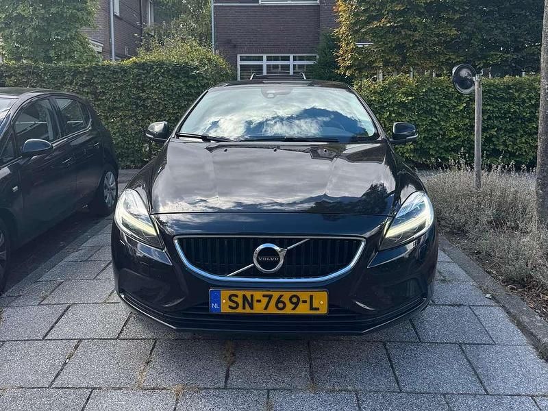 Zwart Gebruikt 2018 Volvo V40 Stationwagen | € 15.499 (Goede deal) - Afbeelding 1/4
