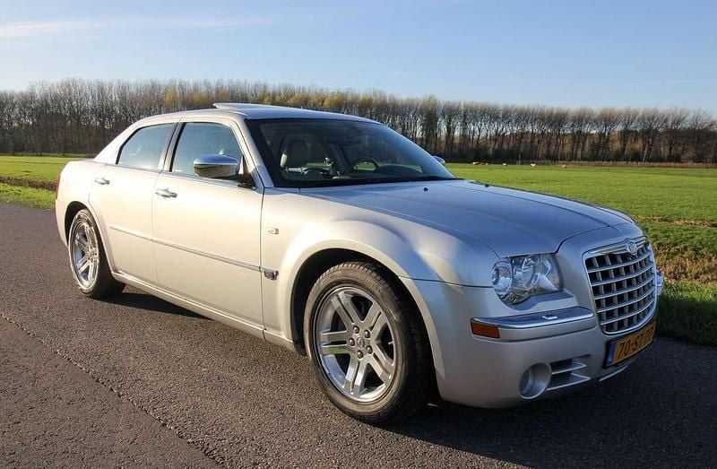 Grijs (metallic) Occasion 2006 Chrysler 300C Sedan | € 12.950 (Eerlijke prijs) - Afbeelding 1/4