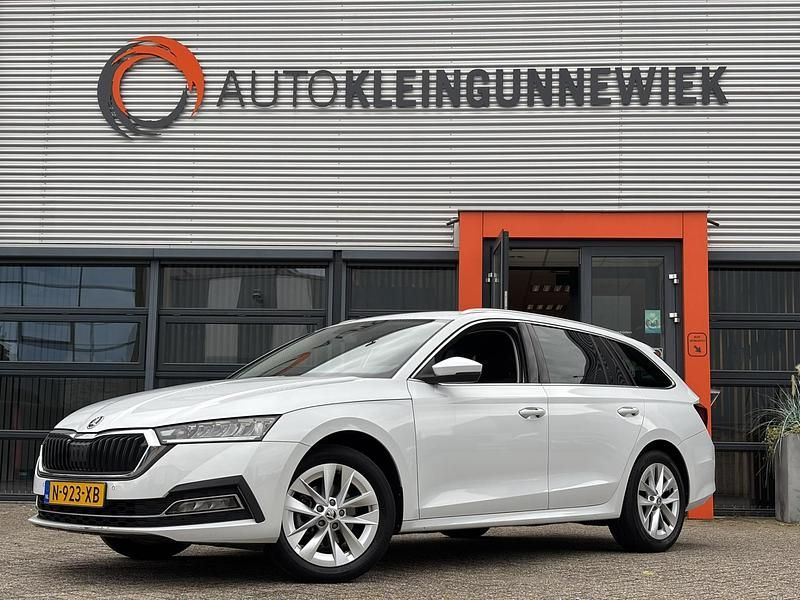 Wit Gebruikt 2022 Skoda Octavia Business Line Stationwagen | € 19.950 (Eerlijke prijs) - Afbeelding 1/4