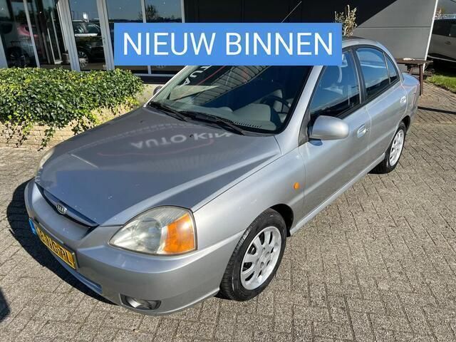 Grijs Gebruikt 2003 Kia Rio Sedan | € 1.950 (Iets duurder) - Afbeelding 1/4