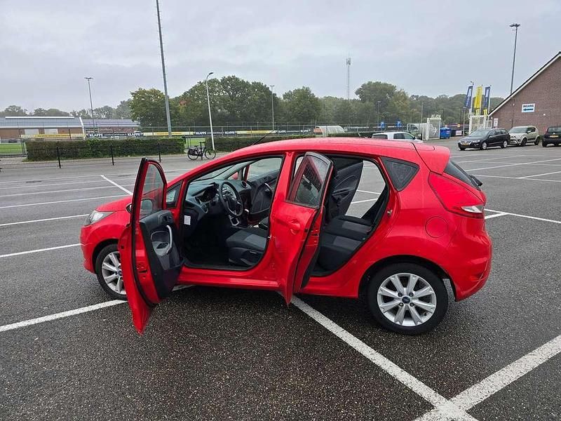 Rood Gebruikt 2010 Ford Fiesta Limited Hatchback | € 2.000 (Super prijs) - Afbeelding 1/4