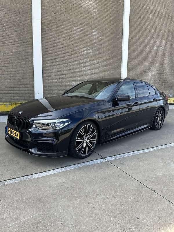 Zwart Gebruikt 2017 BMW M550 Sedan | € 31.900 (Eerlijke prijs) - Afbeelding 1/4