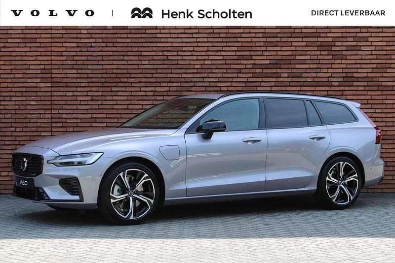 Zilver Nieuw 2025 Volvo V60 Ultra Stationwagen | € 69.950 - Afbeelding 1/3