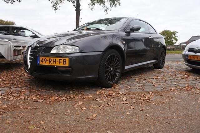 Grijs Gebruikt 2005 Alfa Romeo GT Distinctive Coupé | € 1.295 (Eerlijke prijs) - Afbeelding 1/4