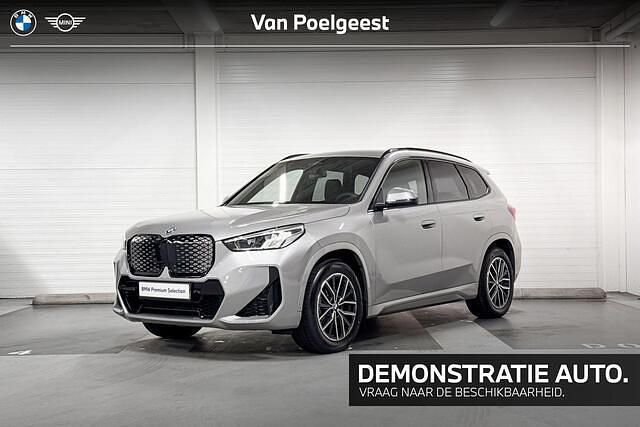 Occasion BMW iX1 M Sport 150 kW (204 PK) 2025 Spacesilber metallic (c67) (licht grijs metallic) SUV