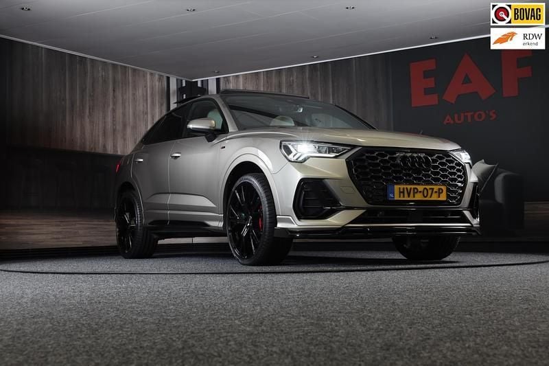 Grijs Gebruikt 2022 Audi Q3 Competition SUV | € 49.950 - Afbeelding 1/3