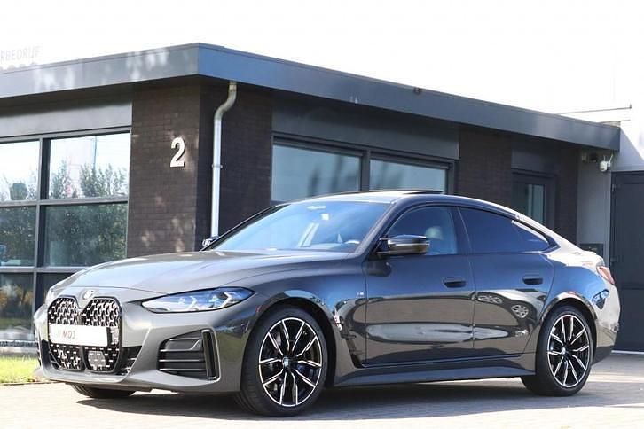 Grijs Gebruikt 2022 BMW M440 M Sport Sedan | € 57.950 (Goede deal) - Afbeelding 1/4