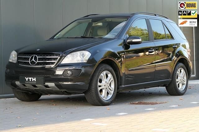 Zwart Gebruikt 2005 Mercedes 350 SUV | € 11.940 (Eerlijke prijs) - Afbeelding 1/4