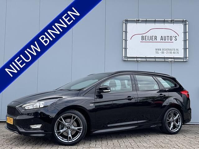 Zwart Occasion 2017 Ford Focus ST-Line Stationwagen | € 12.495 (Iets duurder) - Afbeelding 1/4