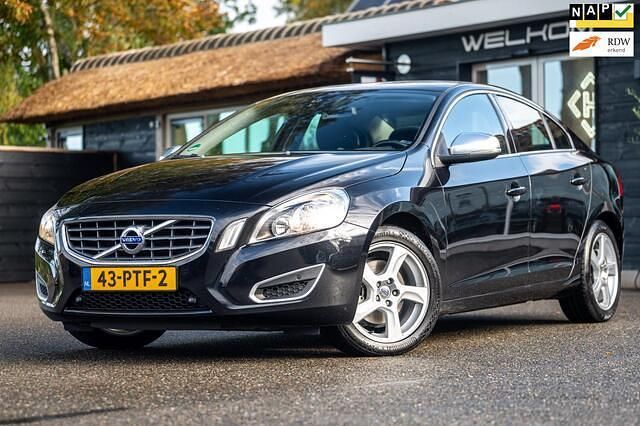 Zwart Gebruikt 2011 Volvo S60 Momentum Sedan | € 9.950 (Eerlijke prijs) - Afbeelding 1/4