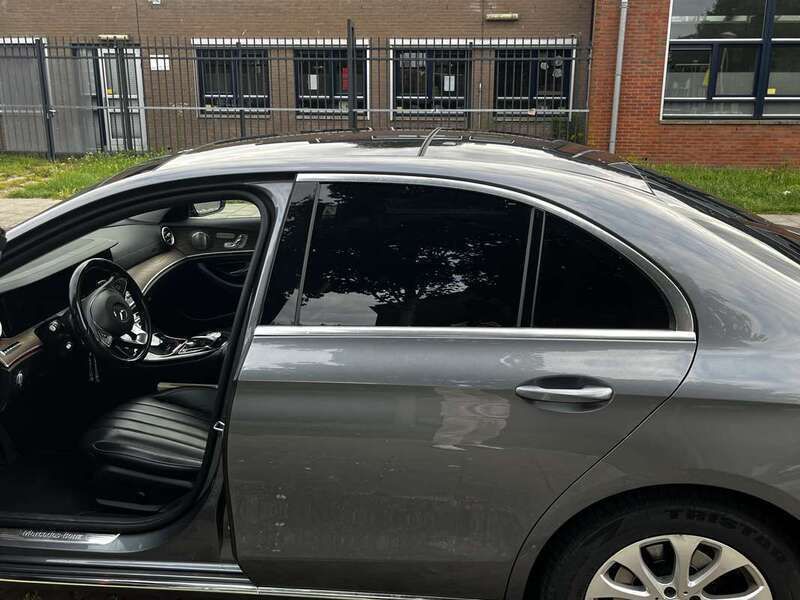 Grijs Gebruikt 2016 Mercedes E200 Prestige Sedan | € 21.500 (Goede deal) - Afbeelding 1/4