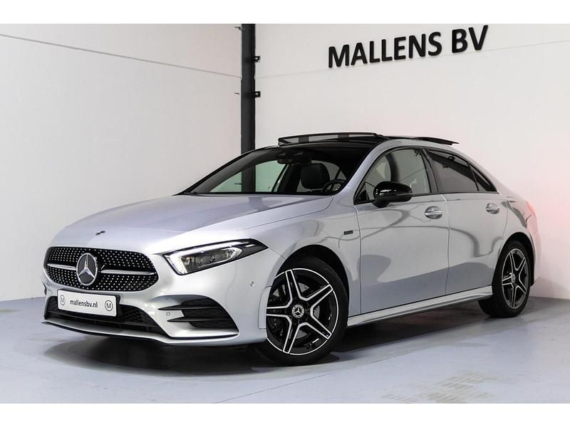 Grijs Gebruikt 2020 Mercedes A250 Business Sedan | € 29.950 (Iets duurder) - Afbeelding 1/4