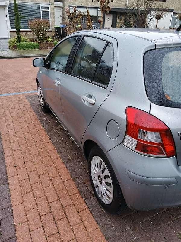 Occasion Toyota Yaris 101 PK (74 kW) 2010 Grijs Hatchback