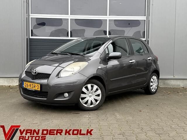 Grijs Gebruikt 2010 Toyota Yaris Limited Hatchback | € 3.885 (Eerlijke prijs) - Afbeelding 1/4