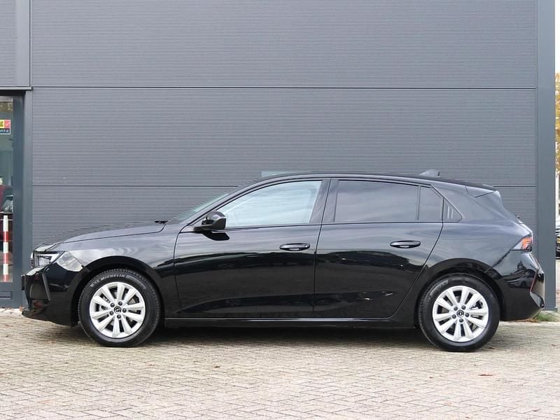 Occasion Opel Astra Business Edition 110 PK (80 kW) 2025 Zwart Hatchback