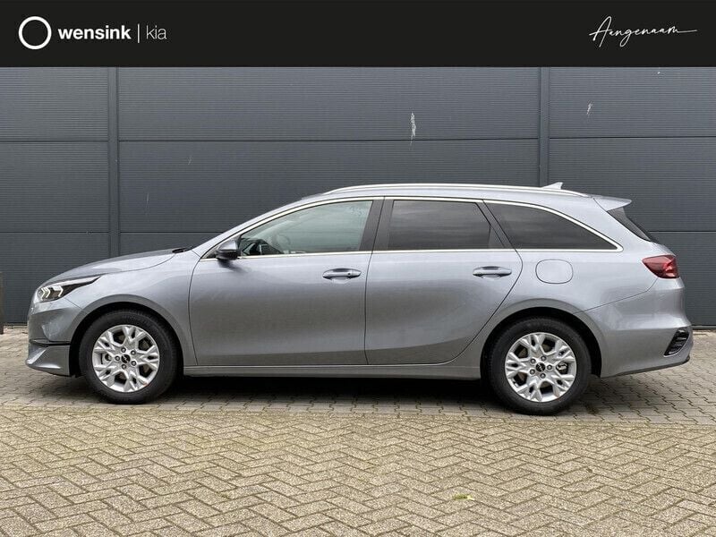 Grijs, metallic lak Nieuw 2024 Kia Ceed Sportswagon Stationwagen | € 33.366 (Eerlijke prijs) - Afbeelding 1/4