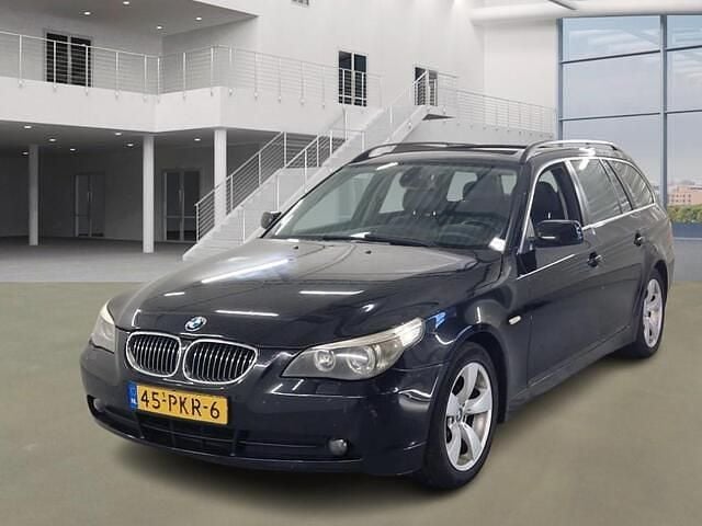 Zwart Gebruikt 2006 BMW 523 Executive Stationwagen | € 3.999 (Super prijs) - Afbeelding 1/4