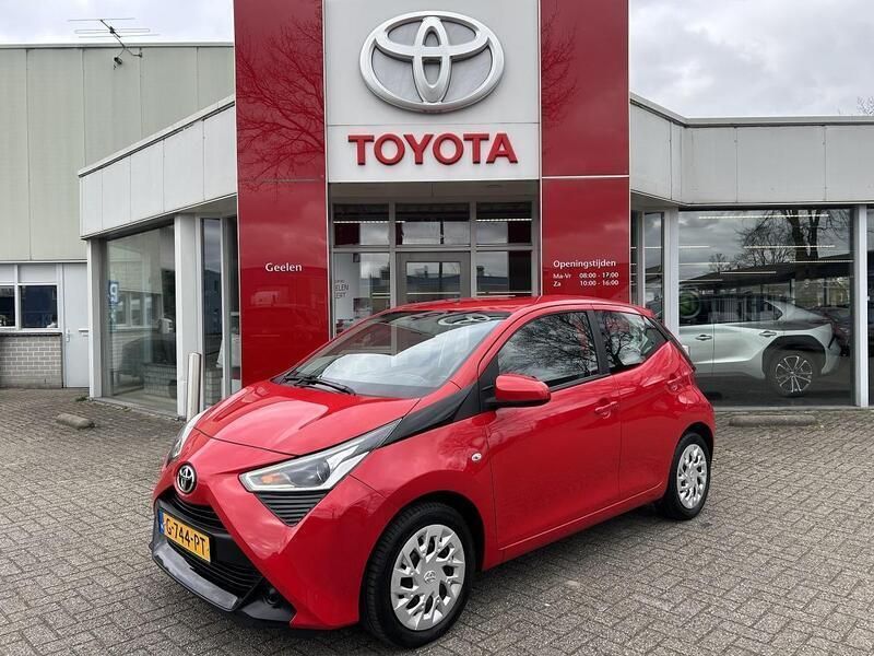 Rood Gebruikt 2019 Toyota Aygo X-play Hatchback | € 10.995 (Eerlijke prijs) - Afbeelding 1/4