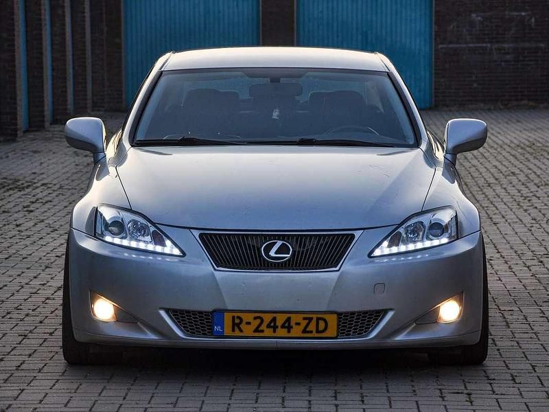 Zilver Gebruikt 2006 Lexus IS250 Business Edition Sedan | € 7.450 (Goede deal) - Afbeelding 1/4