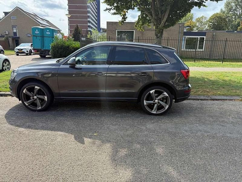 Grijs Gebruikt 2011 Audi Q5 Proline SUV | € 11.250 (Eerlijke prijs) - Afbeelding 1/4