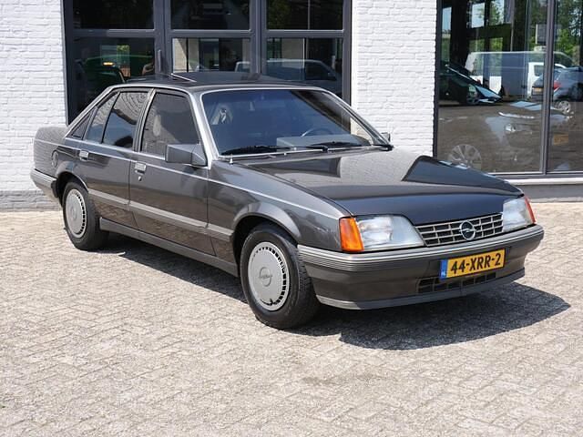 Occasion Opel Rekord S 90 PK (66 kW) 1986 Grijs Sedan