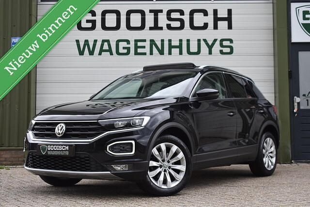 Zwart Gebruikt 2019 VW T-Roc Style SUV | € 16.900 (Duur) - Afbeelding 1/4