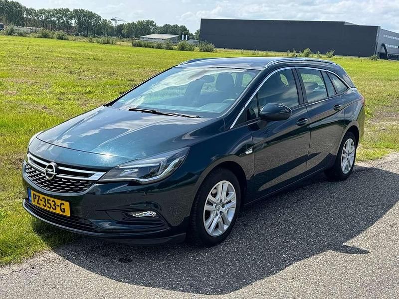 Groen Gebruikt 2017 Opel Astra Business Stationwagen | € 8.999 (Eerlijke prijs) - Afbeelding 1/4
