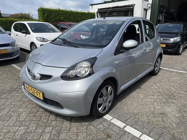 Grijs Gebruikt 2006 Toyota Aygo Hatchback | € 1.350 (Eerlijke prijs) - Afbeelding 1/4