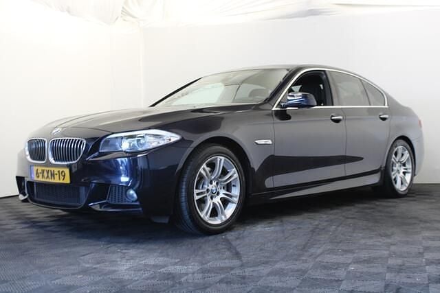 Zwart Gebruikt 2013 BMW 520 Executive Sedan | € 13.450 (Goede deal) - Afbeelding 1/4