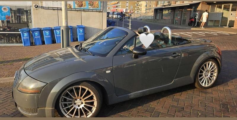 Grijs Gebruikt 2001 Audi TT Roadster Cabriolet | € 3.950 (Eerlijke prijs) - Afbeelding 1/4