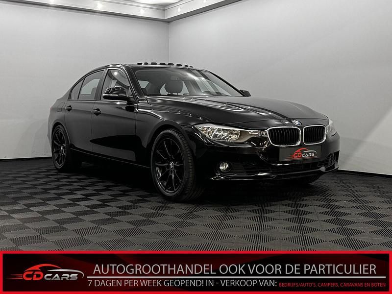 Zwart Gebruikt 2014 BMW 318 Sedan | € 14.950 - Afbeelding 1/4