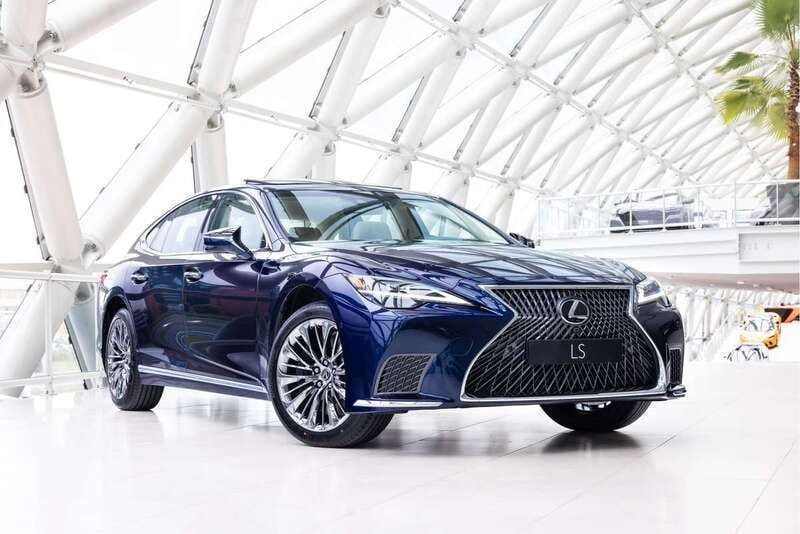 Blauw Gebruikt 2024 Lexus LS500h President Line Sedan | € 129.950 - Afbeelding 1/4