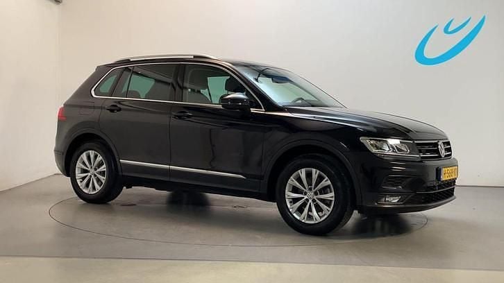Zwart Occasion 2020 VW Tiguan Comfortline SUV | € 23.900 (Super prijs) - Afbeelding 1/4